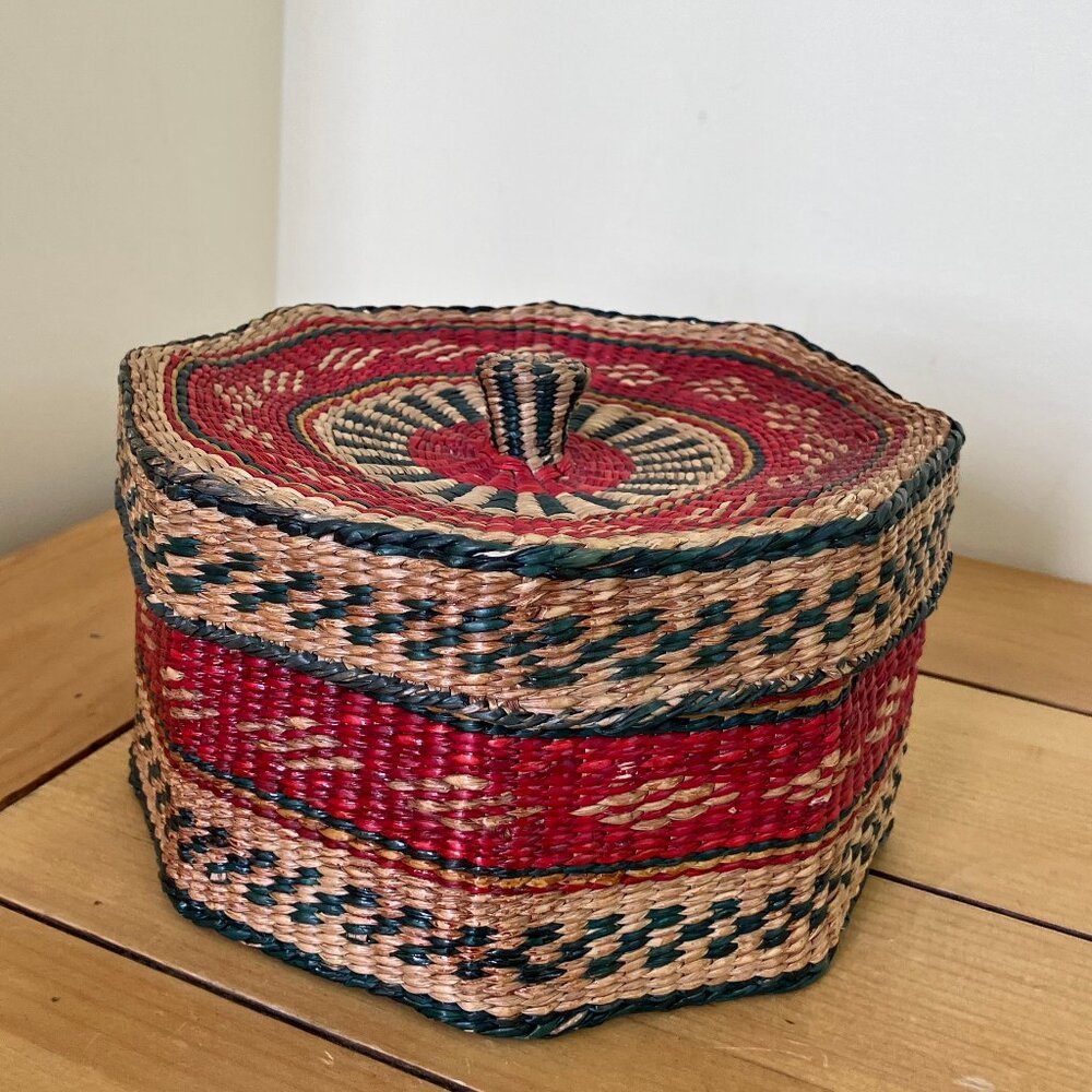 Woven Straw Basket with Lid Red & Green Design 6.5" Wide